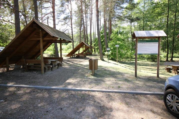 Wybierając&#x20;się&#x20;do&#x20;lasu&#x20;należy&#x20;samochód&#x20;pozostawić&#x20;w&#x20;miejscu&#x20;oznaczonym&#x20;jako&#x20;parking&#x20;lub&#x20;miejsce&#x20;postojowe